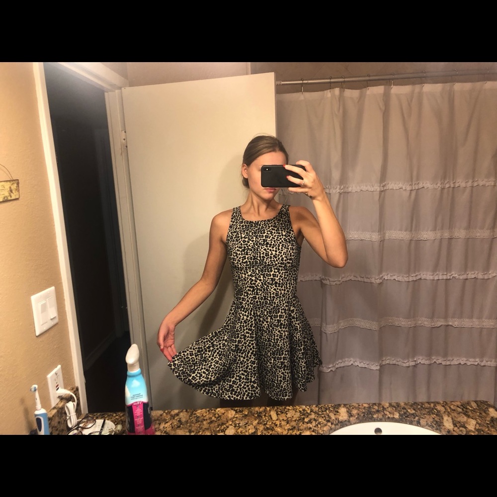 Flattering leopard mini dress